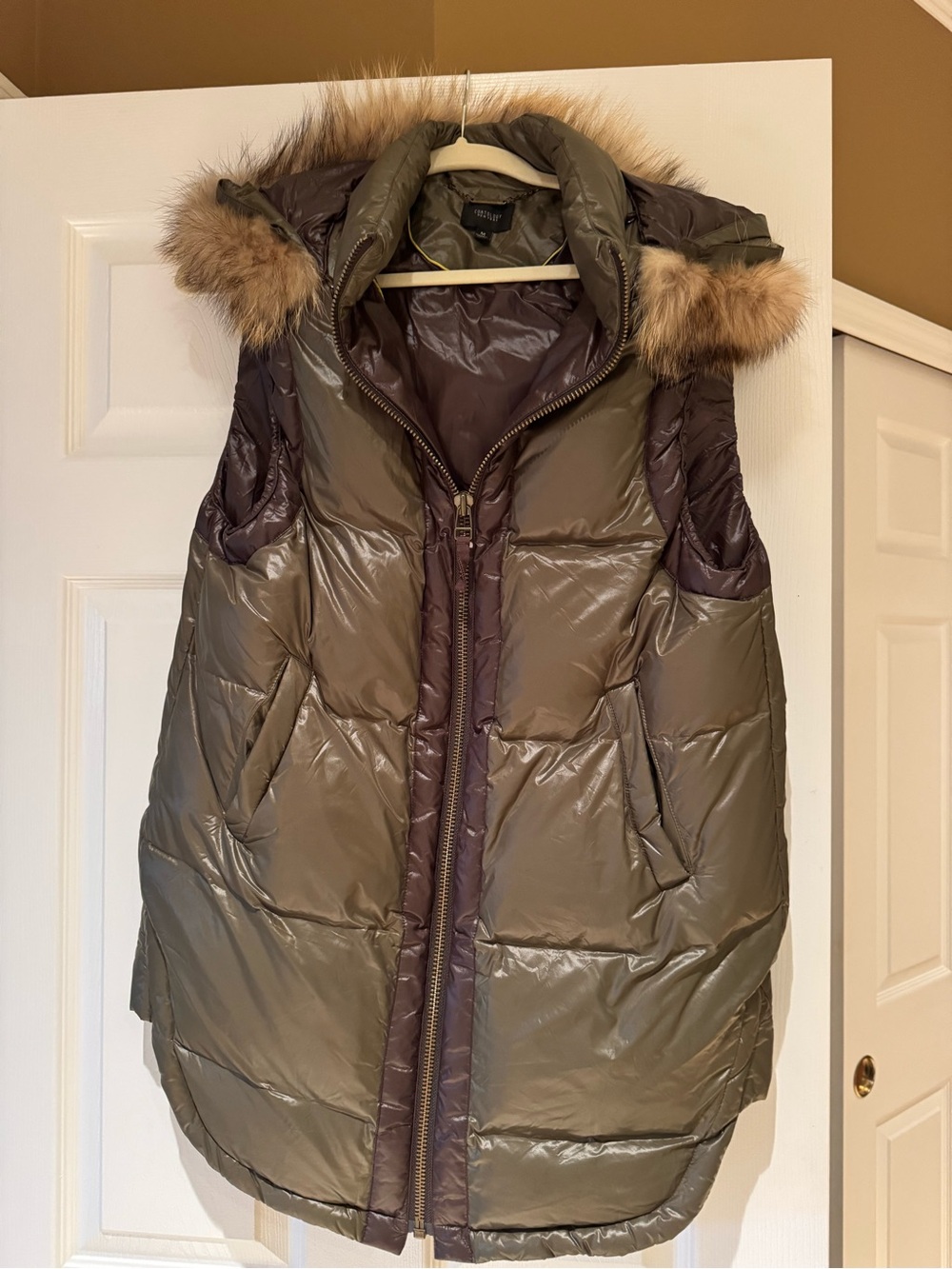 Quilted Sleeveless Puffer Vest with Fur-Trim Hood - Olive